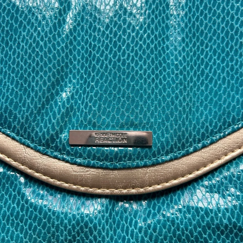 Kenneth Cole‎ Reaction Clutch